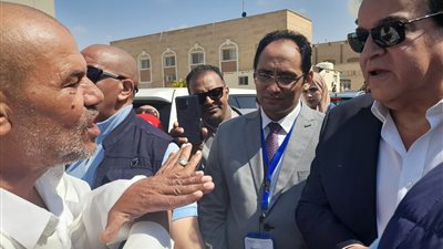 مواطن لـ وزير الصحة: رجل مراتي اتكسرت بس أنا عندي استبن