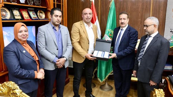 محافظ المنوفية ومسئولي