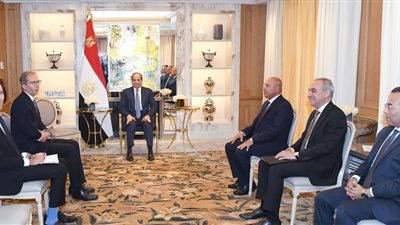 السيسي يناقش مع رئيس ألستوم الفرنسة التعاون المشترك مع الشركة في قطاع النقل العام