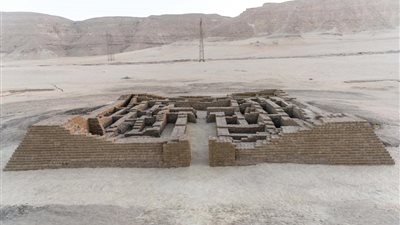 الآثار تعلن الانتهاء من ترميم هرم الملكة تتي شيري بأبيدوس والكشف عن جبانة ملكية | صور 