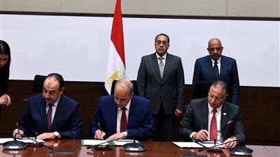 رئيس الوزراء يشهد توقيع عقد تأسيس شركة مساهمة مصرية لإنشاء مصنع إنتاج حبيبات الكلور