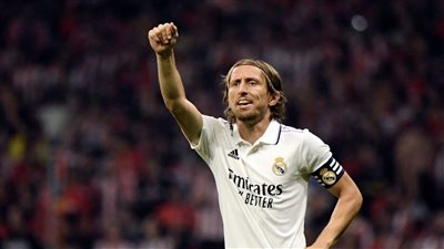 لوكا مودريتش يؤكد بقاءه في ريال مدريد ويرفض العرض السعودي 