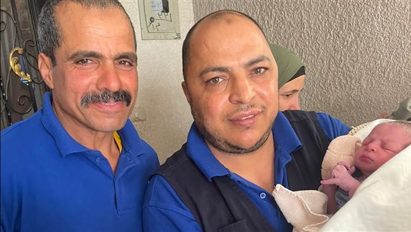 المُسعف والطفل المولود