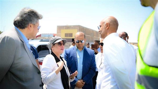 وزيرة البيئة خلال