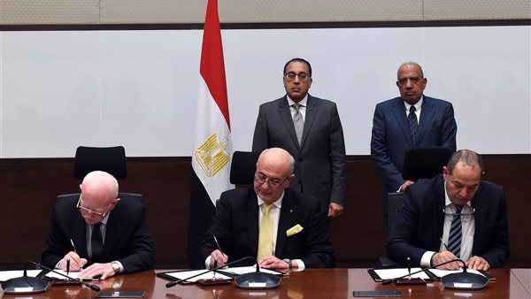 رئيس الوزراء يشهد