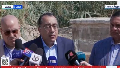 رئيس الوزراء يطمئن المواطنين: دينيًا لا نستطيع سوى إنشاء طرق وحدائق فوق المقابر القديمة 