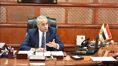 حملة إعلامية للتوعية بمخاطر الهجرة غير الشرعية.. أبرز أعمال وزارة العمل اليوم 