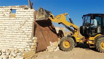 إزالة 16 حالة تعدٍ ورفع للتراكمات والمخلفات بأسوان