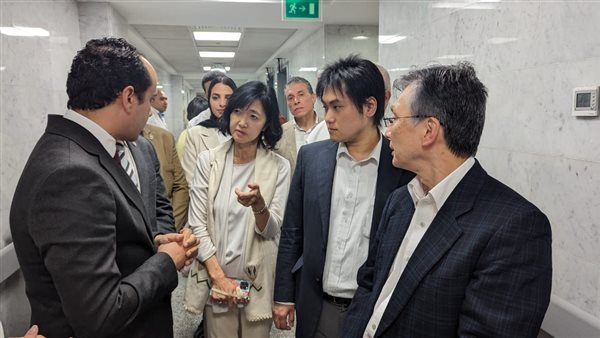 سفير اليابان بمستشفى