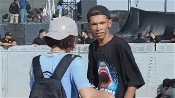 شبيه ويجز يلتقط الصور