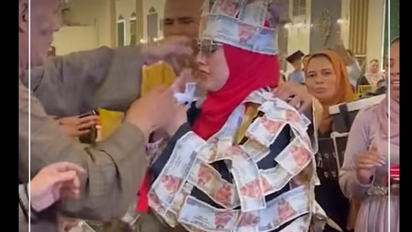 نورا صاحبة روب الفلوس