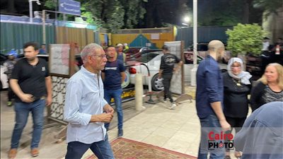 سيد رجب وهشام ماجد يقدمان واجب العزاء في والدة الفنان محمد السعدني