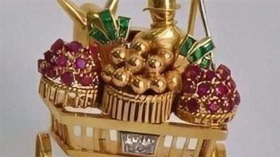 متحف آثار الغردقة يعرض دبوس صدر يعود إلى عصر الأسرة العلوية على هيئة عربة فاكهة