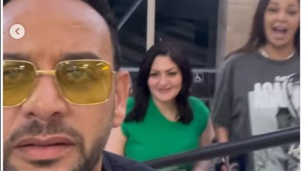 مصطفى قمر وزوجته