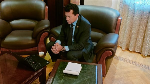 وزير الرياضة خلال