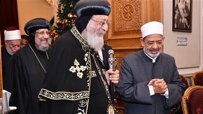 شيخ الأزهر يتلقى اتصالا هاتفيًا من البابا تواضروس للتهنئة بعيد الأضحى