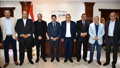 وزير الشباب والرياضة يجتمع برابطة الأندية الجماهيرية