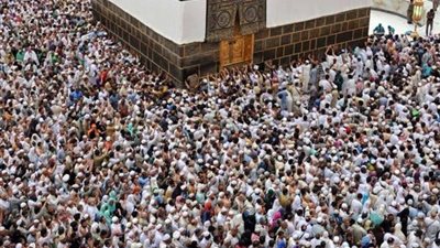 بعد أداء طواف الوداع.. السعودية تودع الحجاج بنسخة من المصحف الشريف 