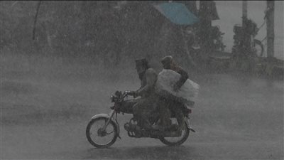 مقتل 12 شخصا وإصابة 15 آخرين جراء الطقس السيئ في باكستان