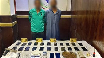 سلاح وحشيش.. القبض على 3 تجار مخدرات بالقاهرة