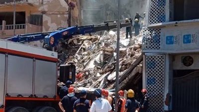 استمرار البحث عن ضحايا عالقين أسفل عقار إسكندرية المنهار | بث مباشر 