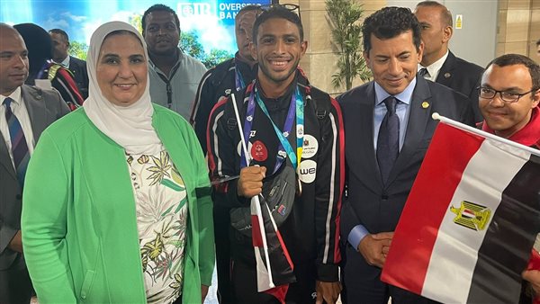 استقبال حكومي وشعبي