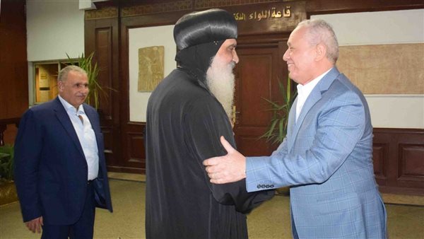 محافظ الأقصر يستقبل