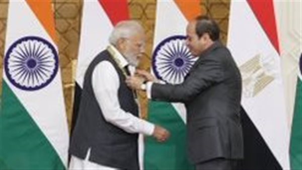 السيسي يمنح رئيس