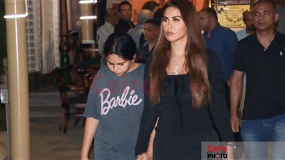 مي سليم وعلي بدرخان في عزاء المخرج جميل المغازي بمسجد الشرطة