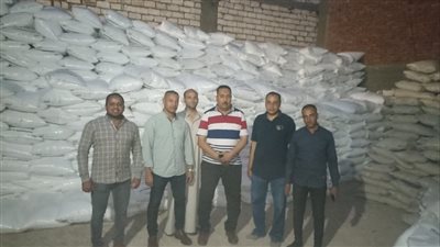 ضبط 50 طن أسمدة زراعية قبل بيعها في السوق السوداء بأسيوط