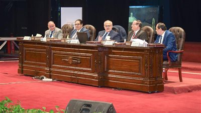 رئيس جامعة القاهرة يوجه العمداء بسرعة إعلان النتائج واستخراج الشهادات للطلاب لتقديمها لأداء الخدمة العسكرية