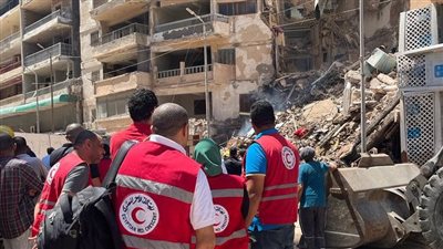 الهلال الأحمر: تقديم الإسعافات الأولية والدعم النفسي لسكان ومصابي عقار الإسكندرية