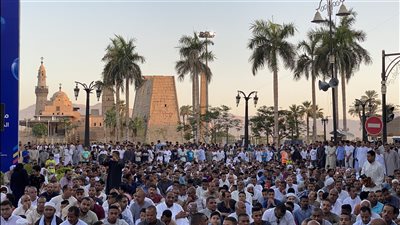 آلاف الأهالي بالأقصر يؤدون صلاة عيد الأضحى في ساحة أبو الحجاج 