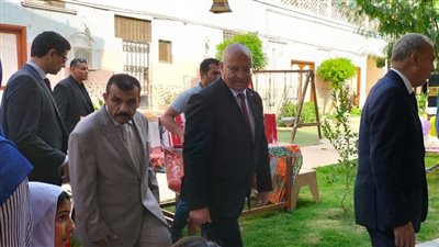 محافظ القليوبية يقدم الهدايا والورود للأطفال الأيتام احتفالا بعيد الأضحى