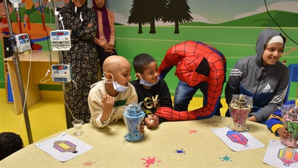 هدايا من محافظ الأقصر