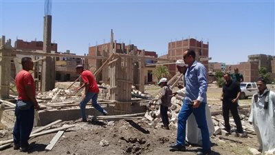 إزالة 5 حالات تعد وبناء مخالف بأسيوط 