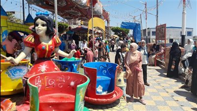 توافد المواطنين على الحدائق والمتنزهات والرحلات النيلية بكفر الشيخ في ثاني أيام عيد الأضحى