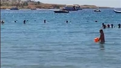 إقبال سياحي كبير من مختلف الجنسيات على شواطئ شرم الشيخ | بث مباشر 