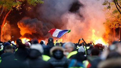 الشرطة الفرنسية تعتقل 667 شخصًا خلال الاحتجاجات وسط تحذيرات من تزايد العنف بالبلاد 