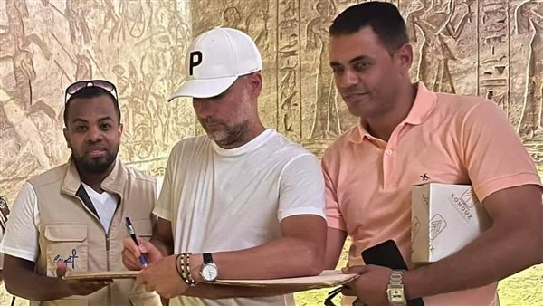 جوارديولا داخل معبد