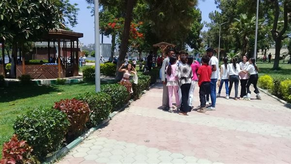 توافد الزوار على