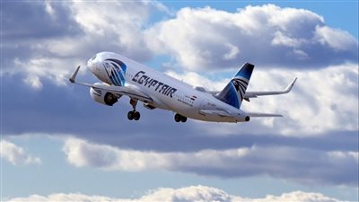 عمرو أديب عن خروج مصر للطيران من تصنيف أفضل 100 شركة: بيعوا جزء منها