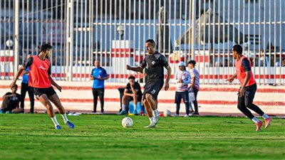 ناصر منسي وعمرو السيسي يشاركان في مران الزمالك.. وبلحاج راحة من التدريبات