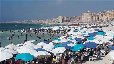 نسبة إقبال عالية خلال العيد.. شاطئ النخيل مفتوح أمام الزوار رسميًا