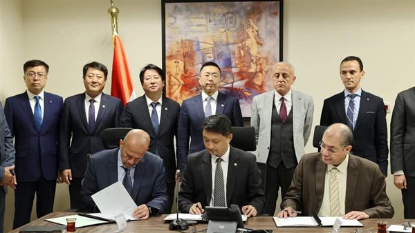 جانب من توقيع بروتوكول