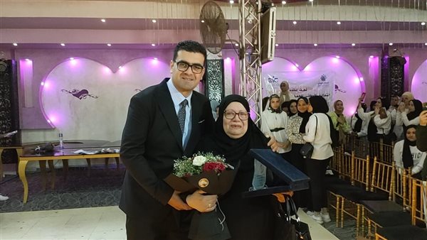 مدرس التاريخ ووالدته