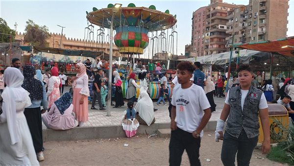 إقبال كثيف على ملاهي