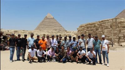 مكافحة الإدمان ينظم زيارة للمتعافين من المخدرات بالمناطق المطورة إلى الأهرامات والمتحف المصري | صور
