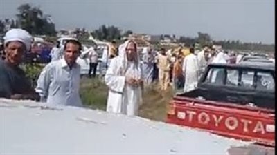 كانوا رايحين فرح.. أهالي الدلنجات بالبحيرة يشيعون جثامين ضحايا حادث انقلاب سيارة | بث مباشر 