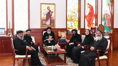 البابا تواضروس الثاني يستقبل نيافة الأنبا يوليوس ومسؤولي تطوير برامج أسقفية الخدمات